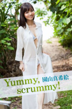 美女露出乳胸扒开尿口直播